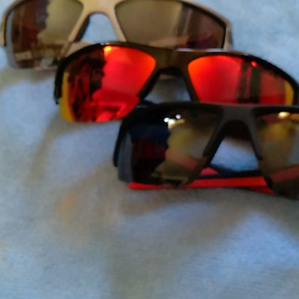 Sell this 3 pairs of sunglasses  new